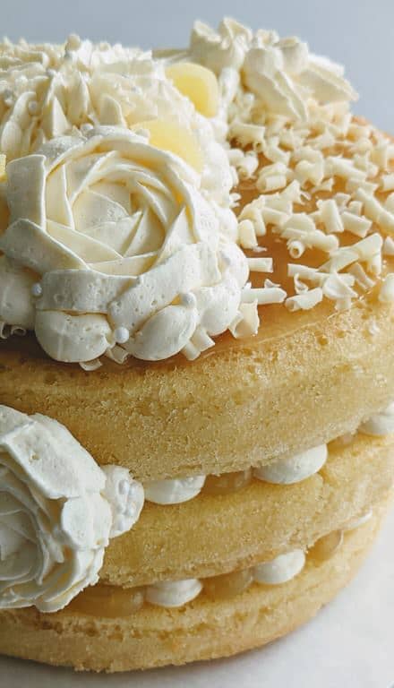 Delicate and delicious Lemon Cake with white chocolate